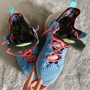 Nike basketball shoe men’s size 13